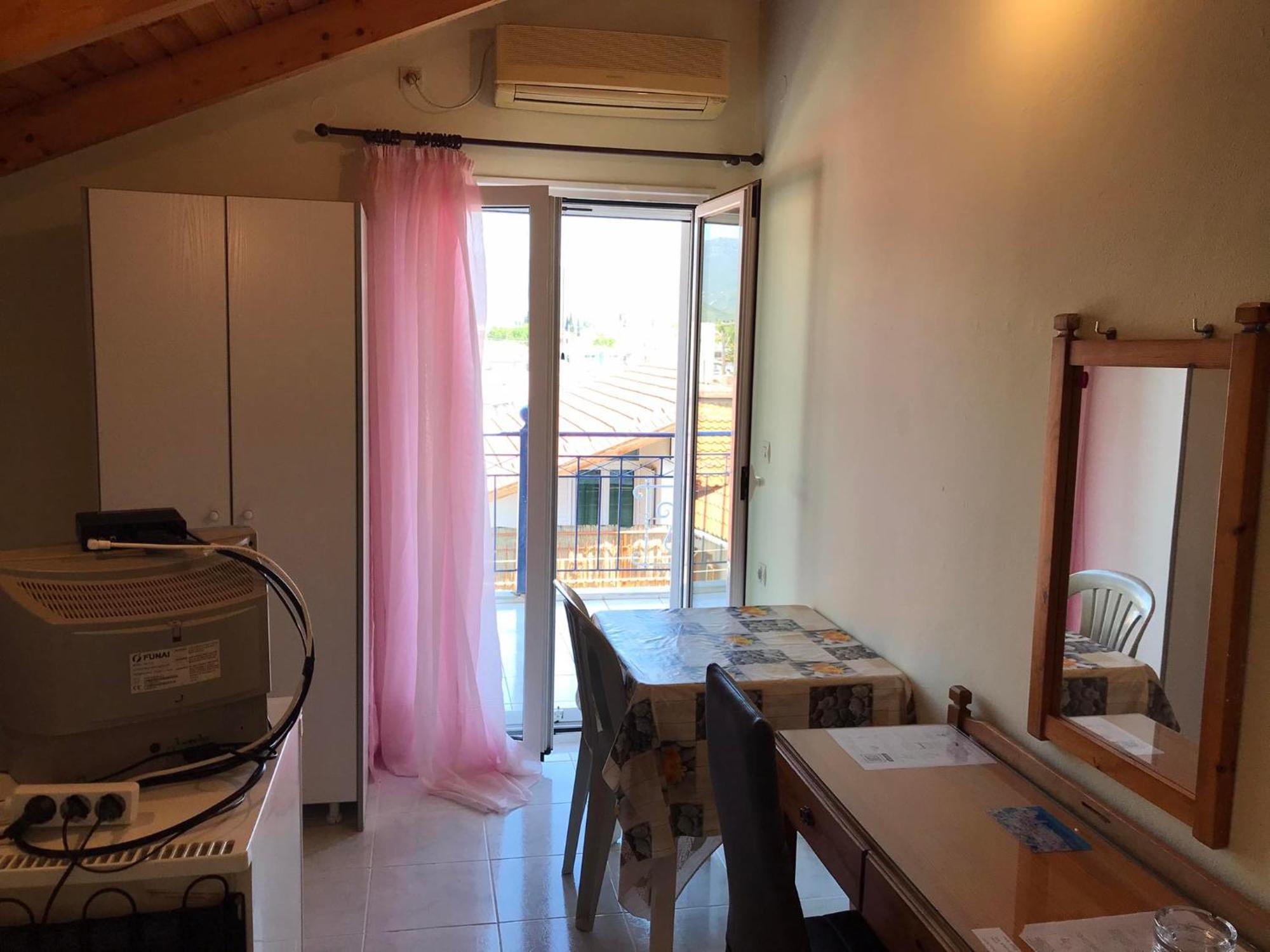 Ion Apartments Messolonghi Single Bed Room Mountain View Loft Mesolóngion Eksteriør billede